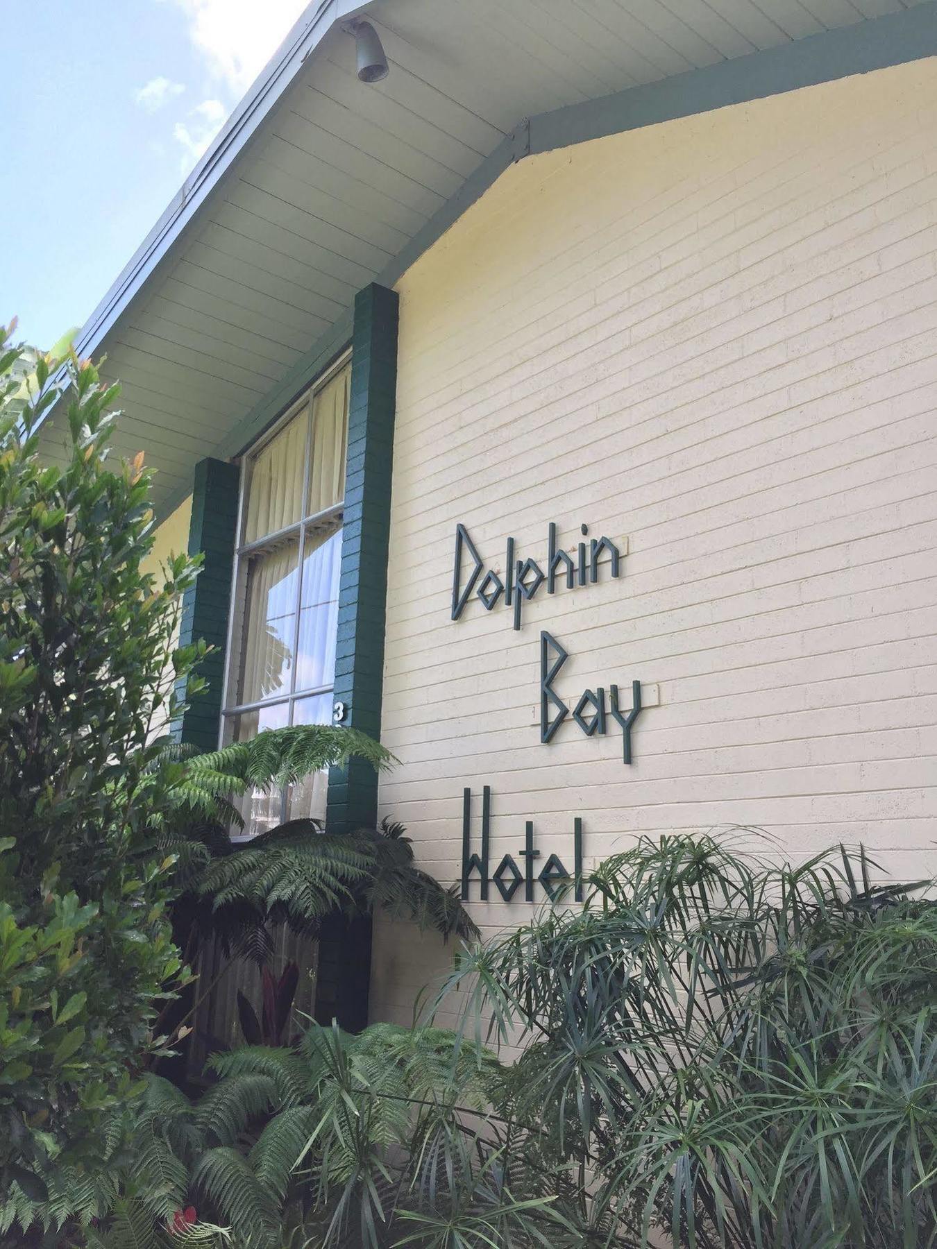 Dolphin Bay Hotel Hilo Exterior foto